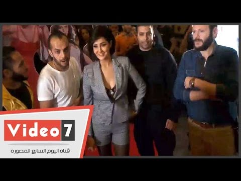 شاهد غادة عبد الرازق تحتفل بفيلمها الجديد اللى اختشوا ماتوا