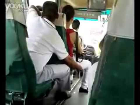 شاهد محاولة سرقة هاتف في الحافلة