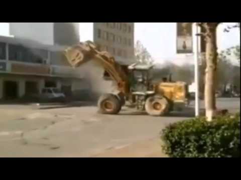 فيديو عراك بالحفارات في الصين