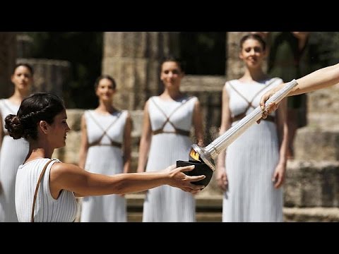 شعلة الألعاب الأولمبية فى طريقها لمخيم اللاجئين باليونان