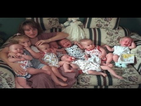 بالفيديو شاهد كيف أصبح 7 توائم بعد مرور 18 عامًا