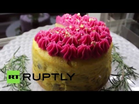 شاهد طباخ ياباني يصنع الحلوى من الخضروات