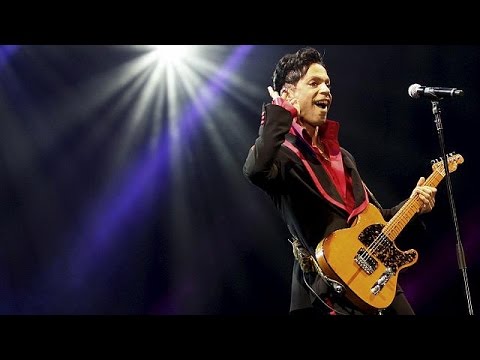 بالفيديو فرقة ذِي رِيفُولُوشَنْ تُقرِّر إحياءَ حفلات موسيقية تَحيةً للفنان الراحل بْرِينْسْ