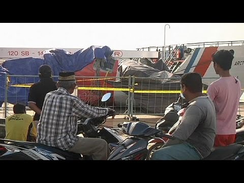 العثور على أحد الصندوقين الأسودين لطائرة إير آسيا