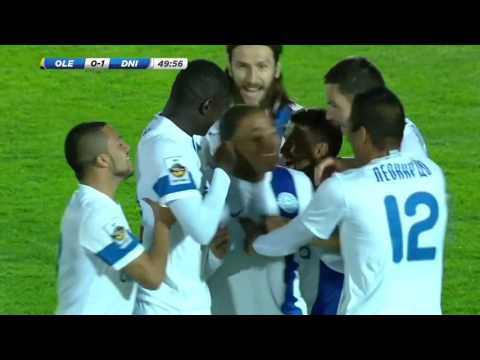 بالفيديو مدافع برازيلي يعيد تسجيل هدف روبرتو كارلوس العالمي