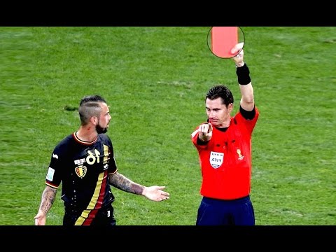 بالفيديو شاهد أغرب 10 حالات طرد غير مستحقة في تاريخ كرة القدم