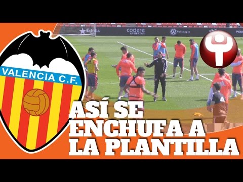 بالفيديو مدرب “الخفافيش” يستعد لمواجهة ريال مدريد بالمزاح مع اللاعبين