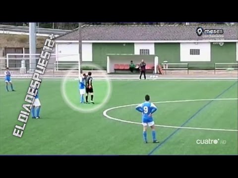 فيديو حكم إسبانى يحاول تهدئه لاعب ناشئ يبكي