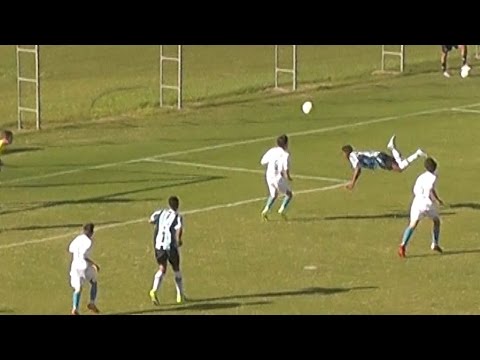 بالفيديو  هدف خرافى في البرازيل للاعب فى سن 14 عاما