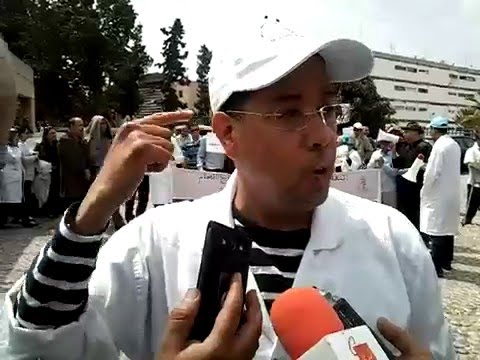 بالفيديو وقفة تضامنية لنقابة الأطباء تحتج ضد وزير الصحة في أكادير