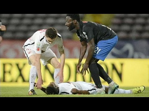 شاهد وفاة لاعب كاميروني أثناء مبارة في الدوري الروماني