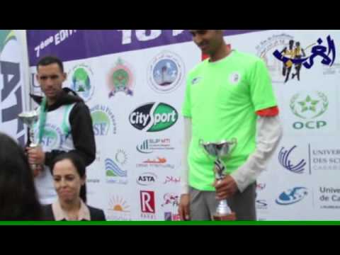 شاهد العداؤون المغاربة يتألقون في سباق 10 كم في الدار البيضاء